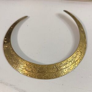 Elegant Gold-Tone Choker Necklace